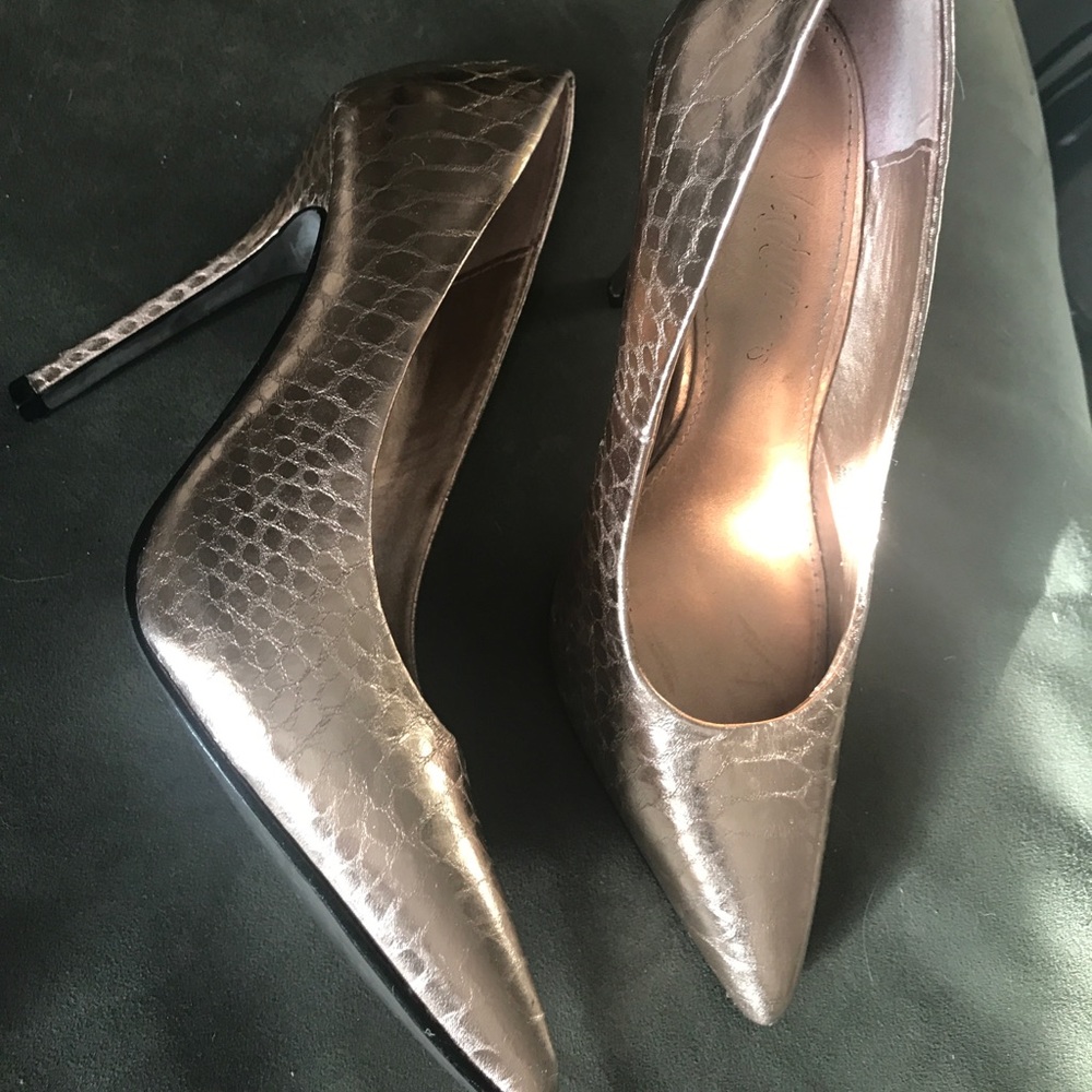 Fergie rose gold pumps heels  6m